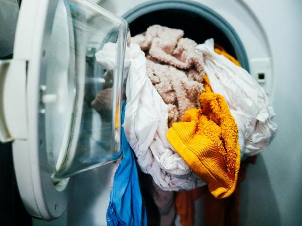 kleding in de wasmachine