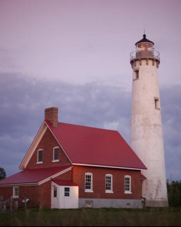 Tawas Point Lighthouse in de schemering
