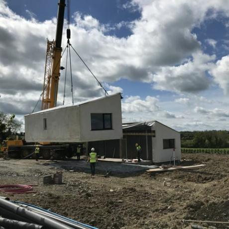 Het platform, Onroerend goed, Boom, Home, Bouwwerk, Grond, Beton, Eigenschap, Huis, Bouwwerf, 