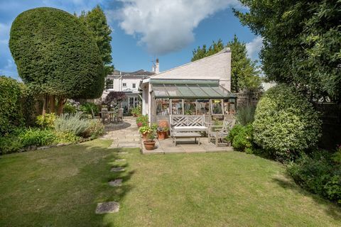 Rose Cottage, het ouderlijk huis van Pink Panther-acteur David Niven in het dorp Bembridge op het Isle of Wight, is te koop voor £ 975.000.