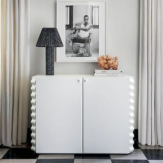 Ruffle Gespoten Beton Credenza