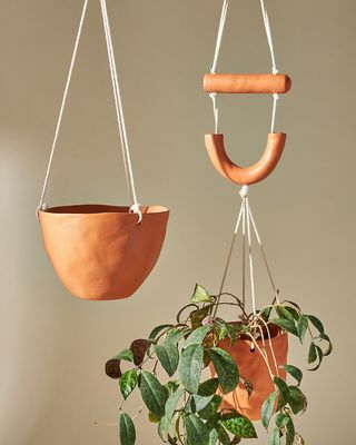 Keramische hangende plantenbak