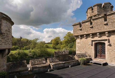 Bath Lodge Castle - Norton St Philip - Savills - dakterras