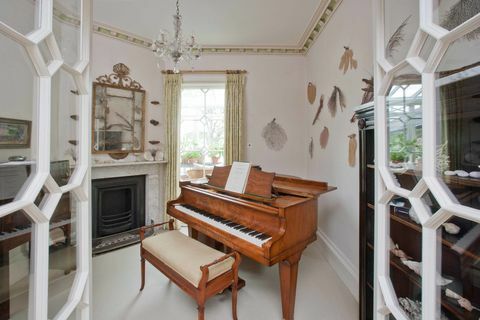 Pagode huis piano kamer, Winchester, Savills